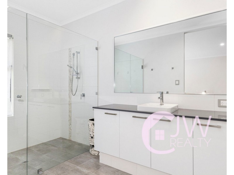 18 SAINSBURY Loop, Yallingup WA 6282