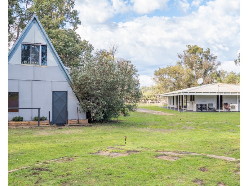 16 Tompsett Road, Tutunup WA 6280