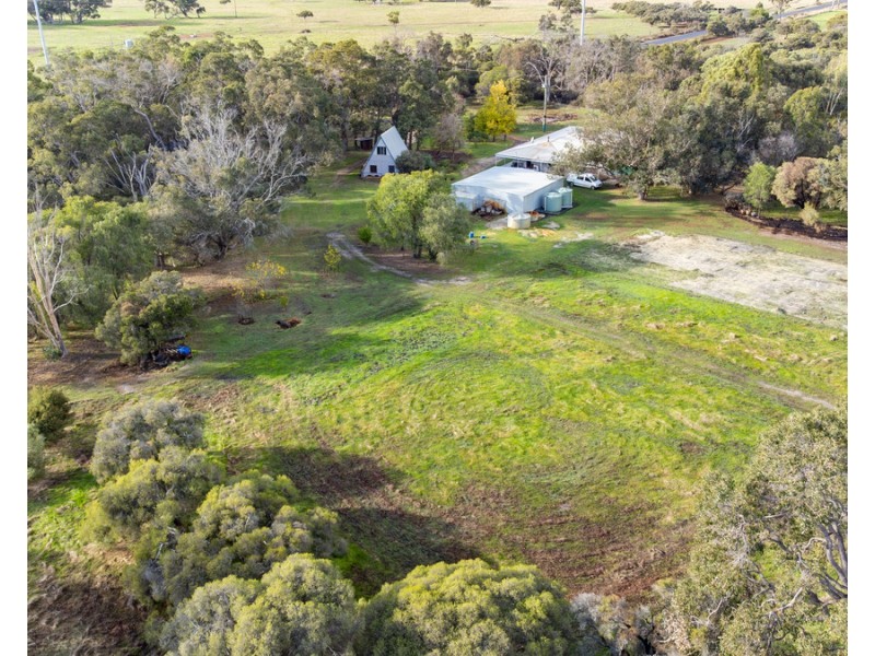 16 Tompsett Road, Tutunup WA 6280