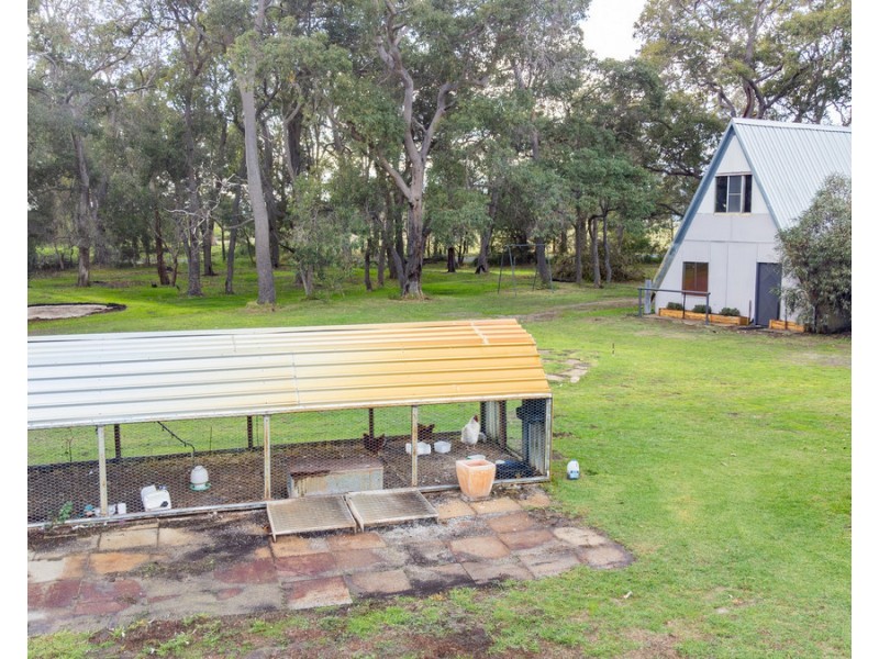 16 Tompsett Road, Tutunup WA 6280