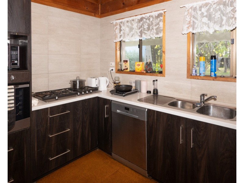 16 Tompsett Road, Tutunup WA 6280