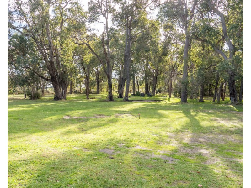 16 Tompsett Road, Tutunup WA 6280