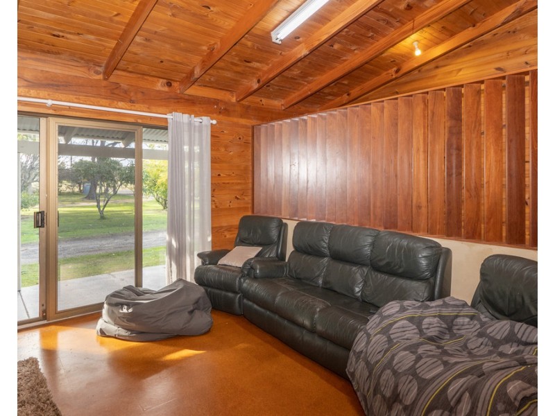 16 Tompsett Road, Tutunup WA 6280