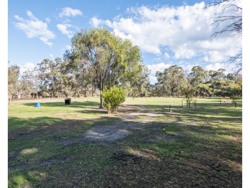 16 Tompsett Road, Tutunup WA 6280