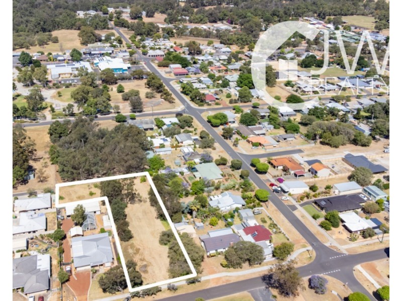 22 West Road, Capel WA 6271