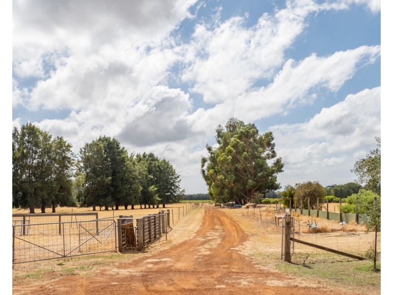 311 Yoongarillup Road, Sabina River WA 6280