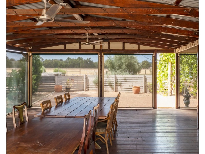 311 Yoongarillup Road, Sabina River WA 6280