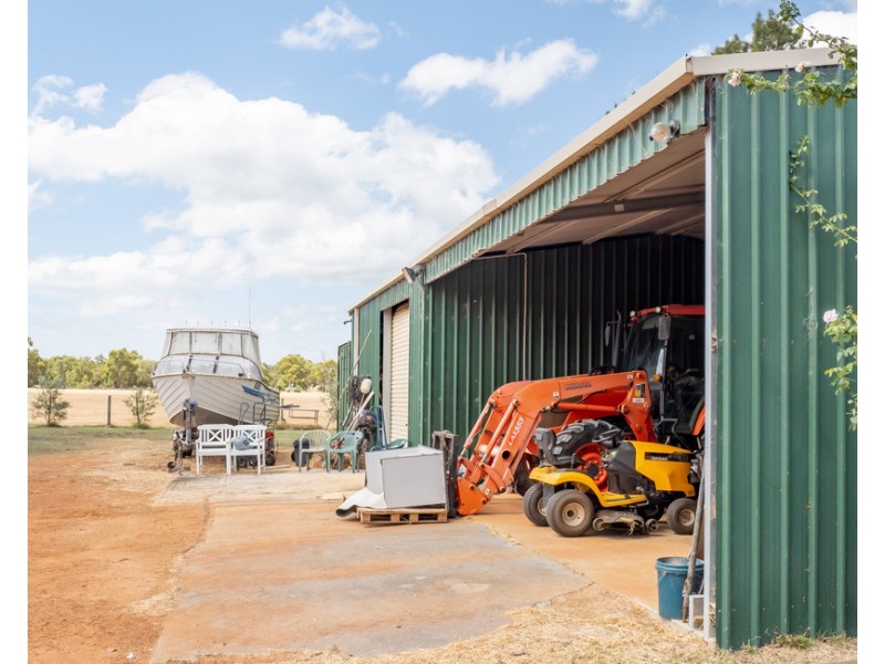 311 Yoongarillup Road, Sabina River WA 6280