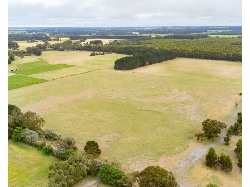 311 Yoongarillup Road, Sabina River WA 6280