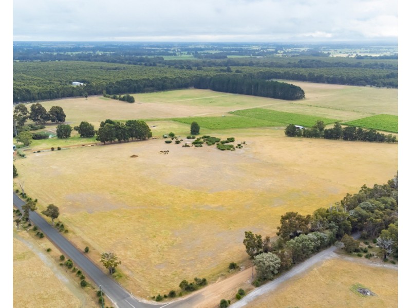 311 Yoongarillup Road, Sabina River WA 6280