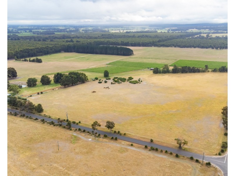 311 Yoongarillup Road, Sabina River WA 6280