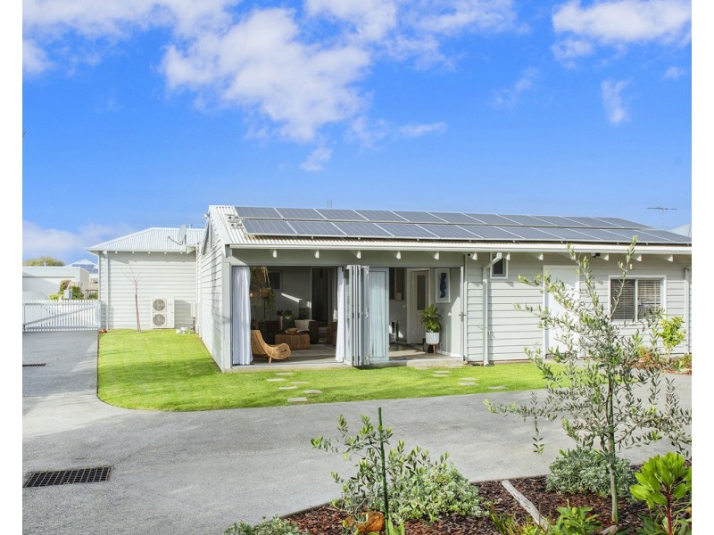 85 Fairbairn Road, Busselton WA 6280