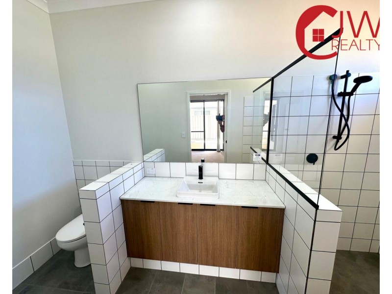 5 Genoa Road, Geographe WA 6280