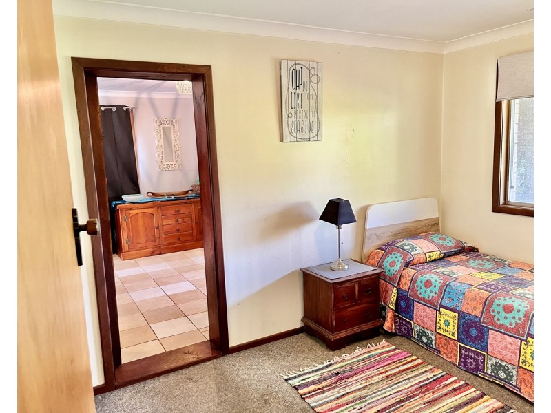 12 Marshall Street, Quindalup WA 6281