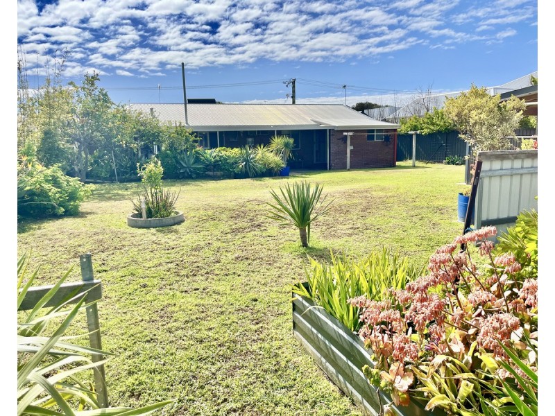 12 Marshall Street, Quindalup WA 6281