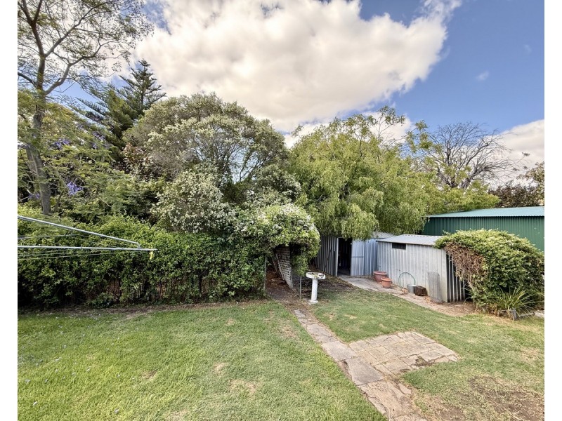 32 Fairbairn Road, Busselton WA 6280