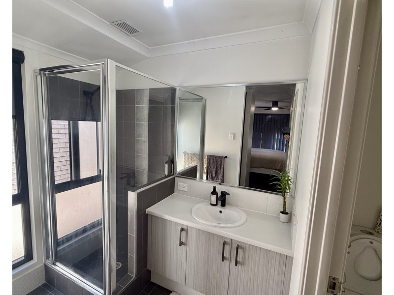 10 Castellar Pass, Yalyalup WA 6280