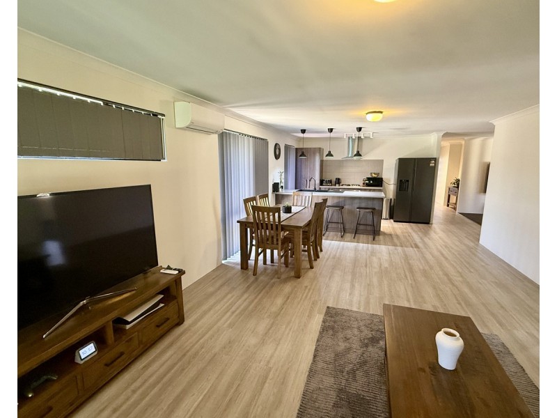 10 Castellar Pass, Yalyalup WA 6280