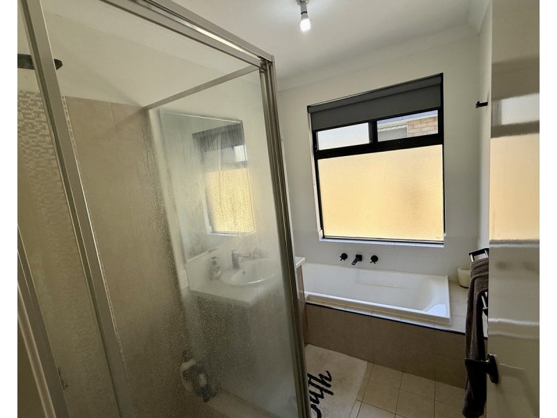 10 Castellar Pass, Yalyalup WA 6280