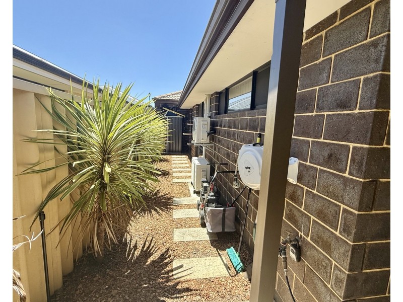 10 Castellar Pass, Yalyalup WA 6280