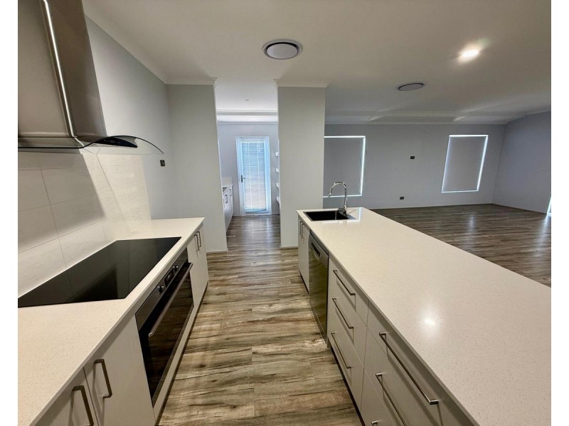 4 Henry Willmott Drive, Geographe WA 6280