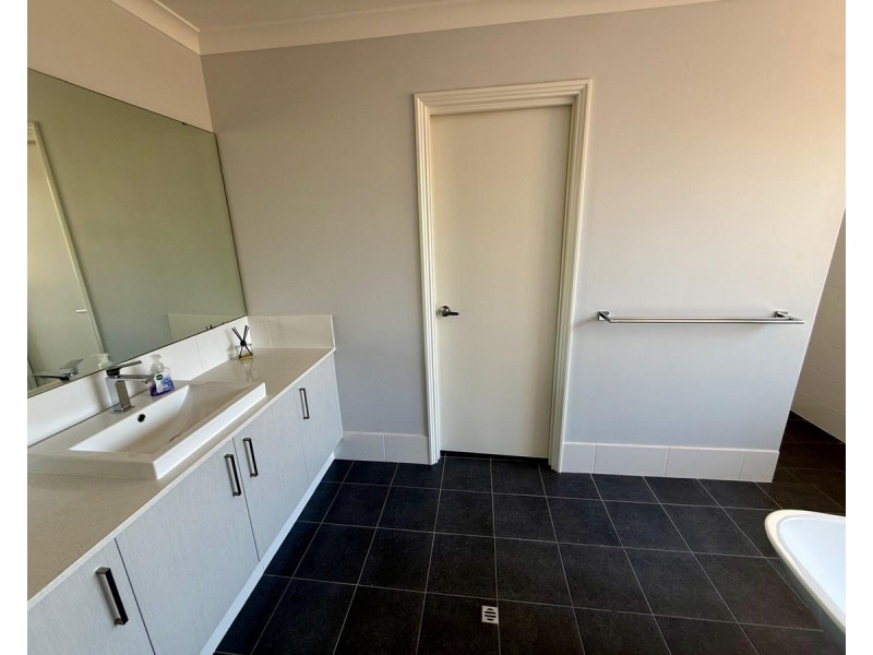 4 Henry Willmott Drive, Geographe WA 6280