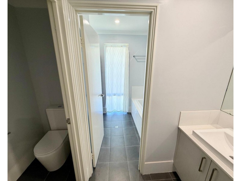 4 Henry Willmott Drive, Geographe WA 6280