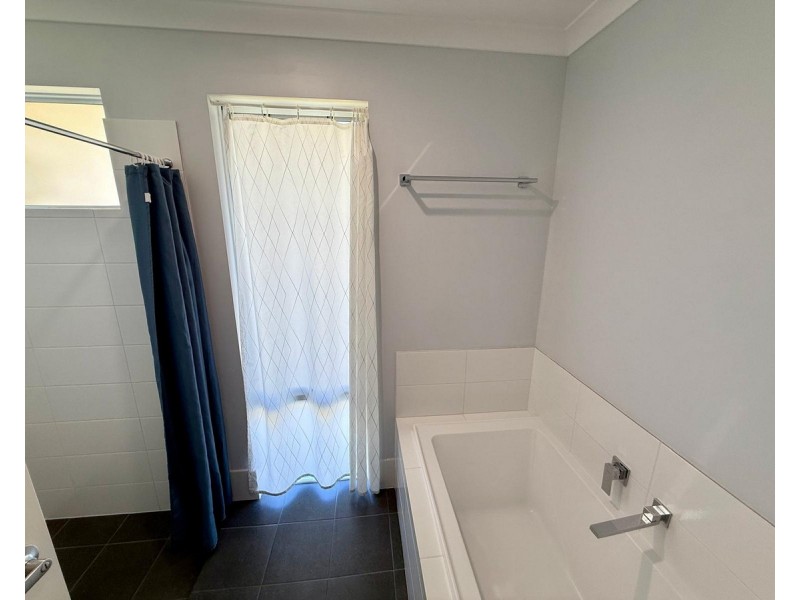 4 Henry Willmott Drive, Geographe WA 6280