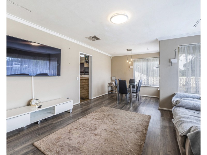 2 Butt Place, Orelia WA 6167