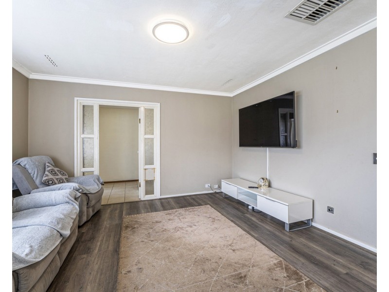 2 Butt Place, Orelia WA 6167