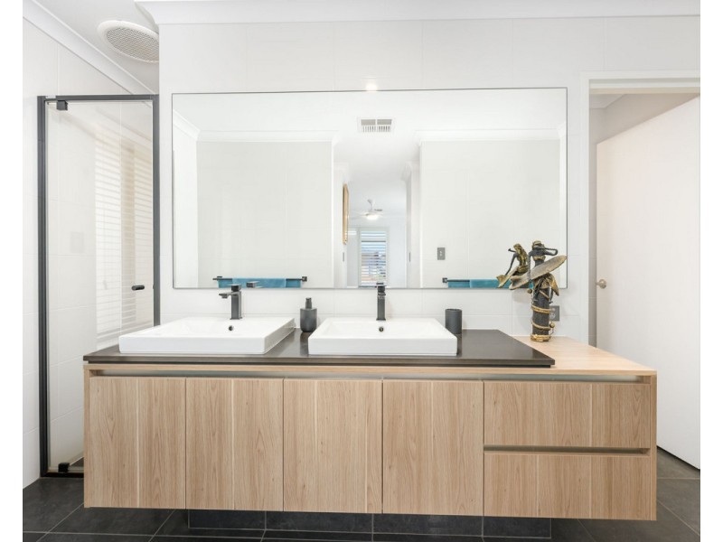 2 Stow Chase, South Yunderup WA 6208
