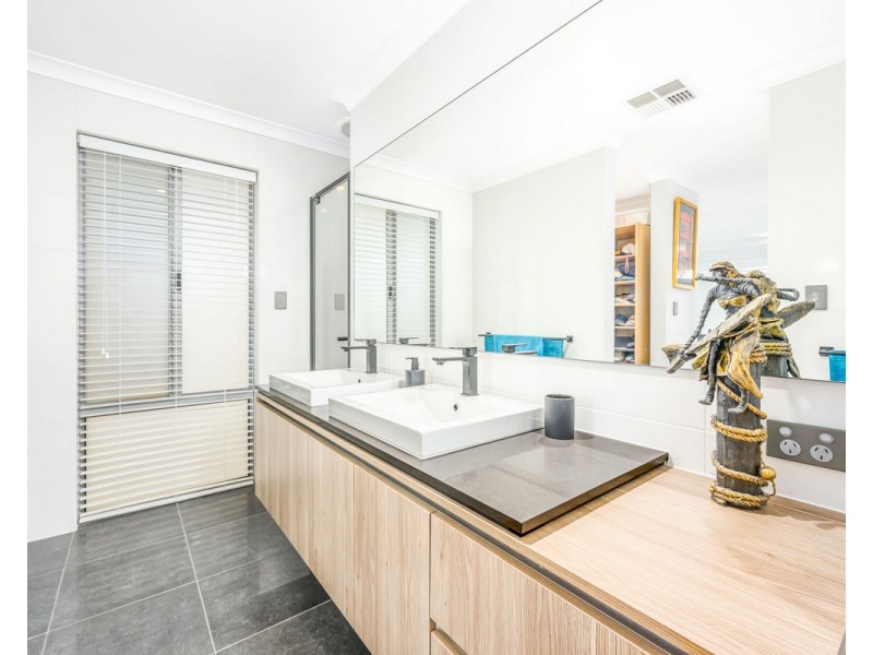 2 Stow Chase, South Yunderup WA 6208