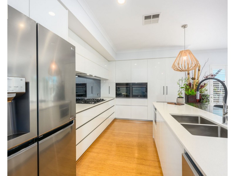 2 Stow Chase, South Yunderup WA 6208