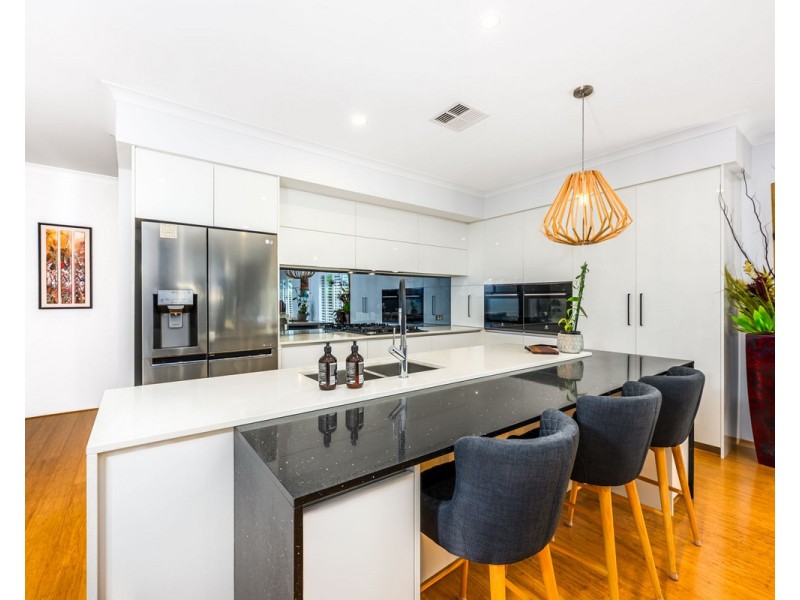 2 Stow Chase, South Yunderup WA 6208