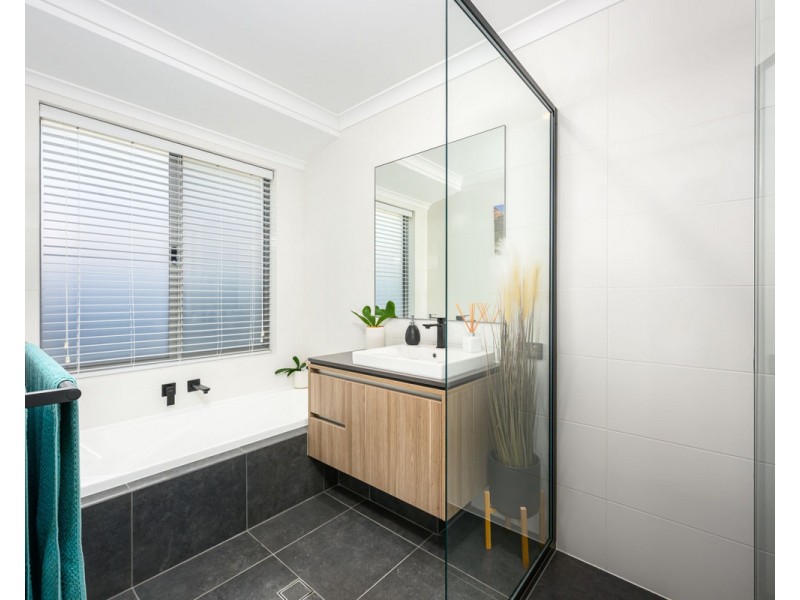 2 Stow Chase, South Yunderup WA 6208