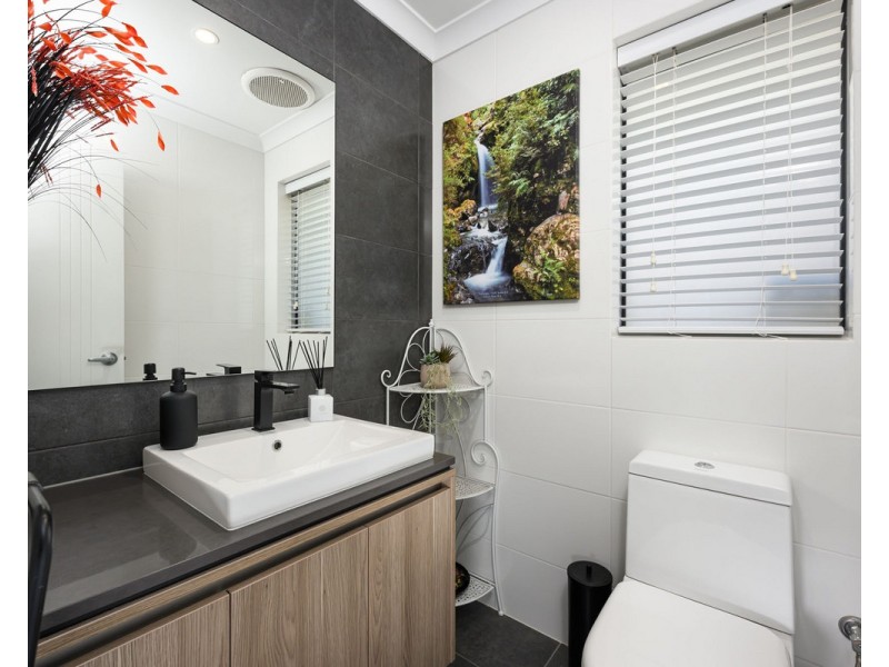 2 Stow Chase, South Yunderup WA 6208