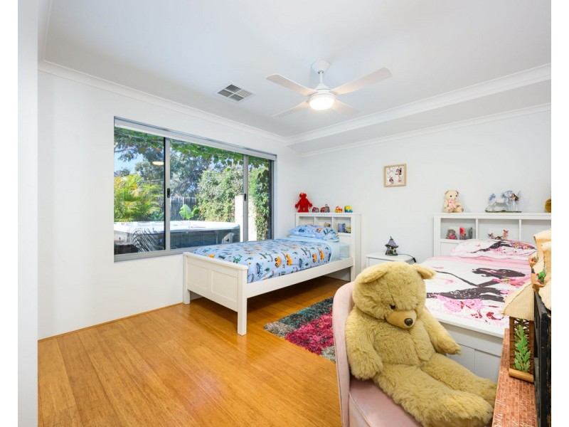 2 Stow Chase, South Yunderup WA 6208