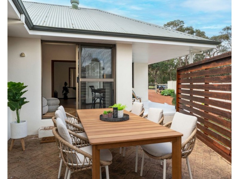 28 CHAPMAN Street, Dunsborough WA 6281
