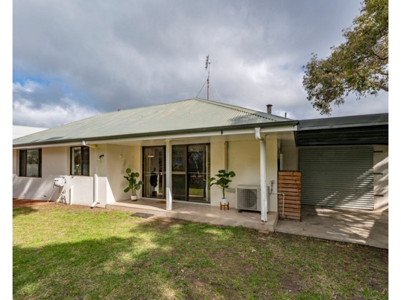 28 CHAPMAN Street, Dunsborough WA 6281