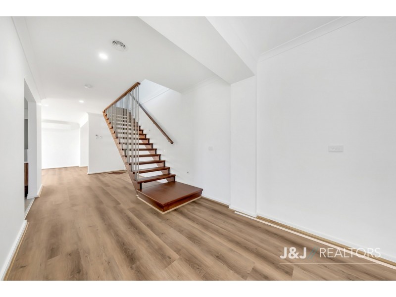 66 Fenway Boulevard, Clyde North VIC 3978