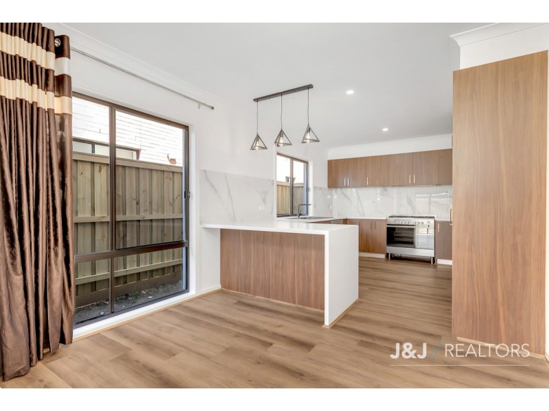 66 Fenway Boulevard, Clyde North VIC 3978