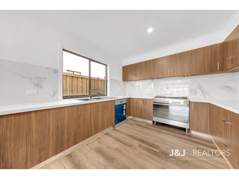 66 Fenway Boulevard, Clyde North VIC 3978