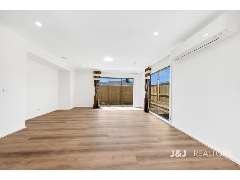 66 Fenway Boulevard, Clyde North VIC 3978