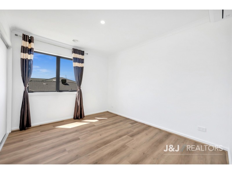 66 Fenway Boulevard, Clyde North VIC 3978