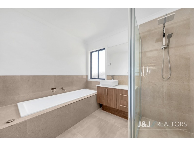 66 Fenway Boulevard, Clyde North VIC 3978