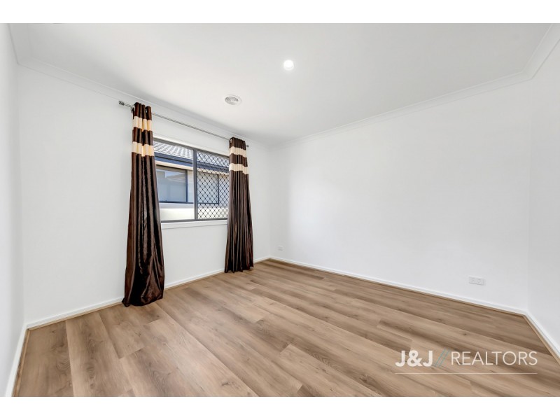 66 Fenway Boulevard, Clyde North VIC 3978