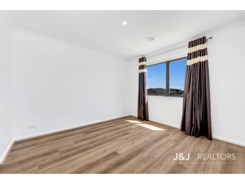 66 Fenway Boulevard, Clyde North VIC 3978