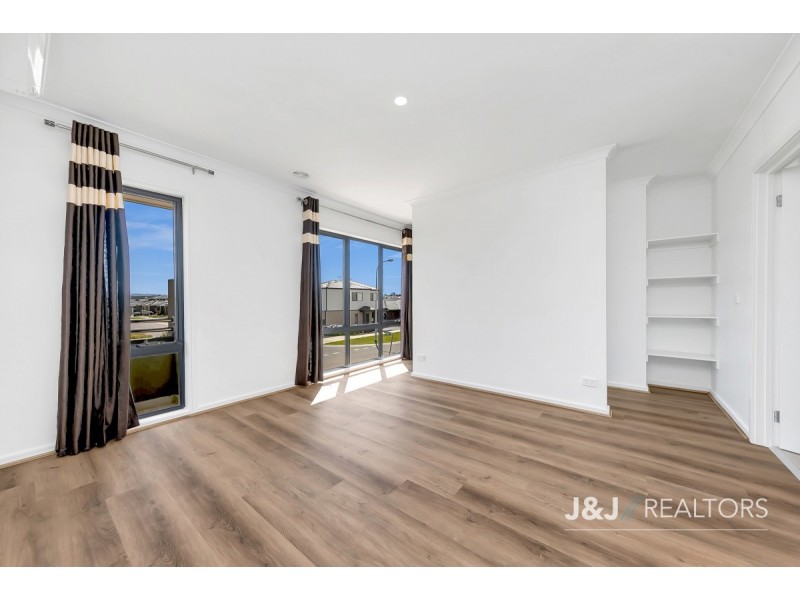 66 Fenway Boulevard, Clyde North VIC 3978