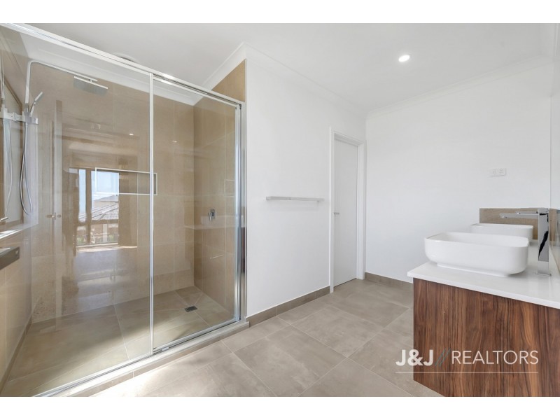 66 Fenway Boulevard, Clyde North VIC 3978