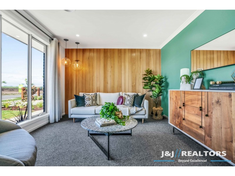 12 Waterman Drive, Clyde VIC 3978